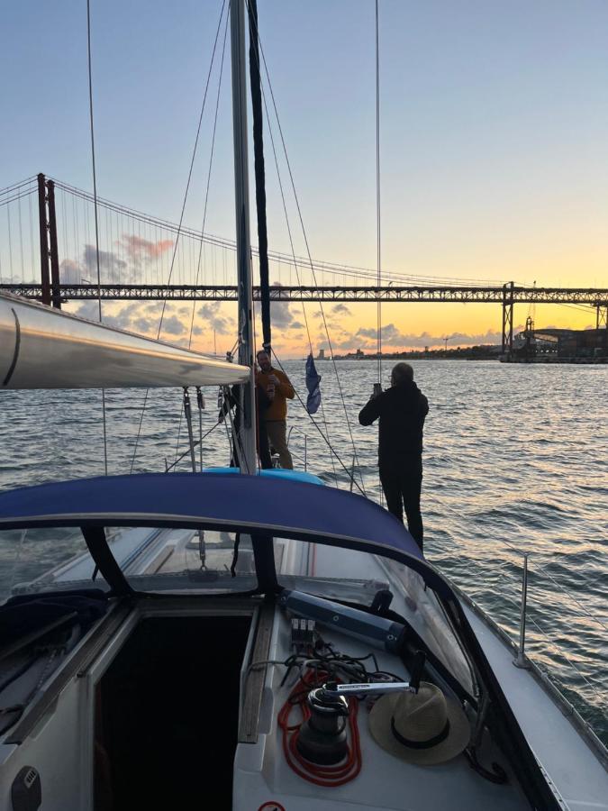 Stay In A Boat - Lisboa 外观 照片