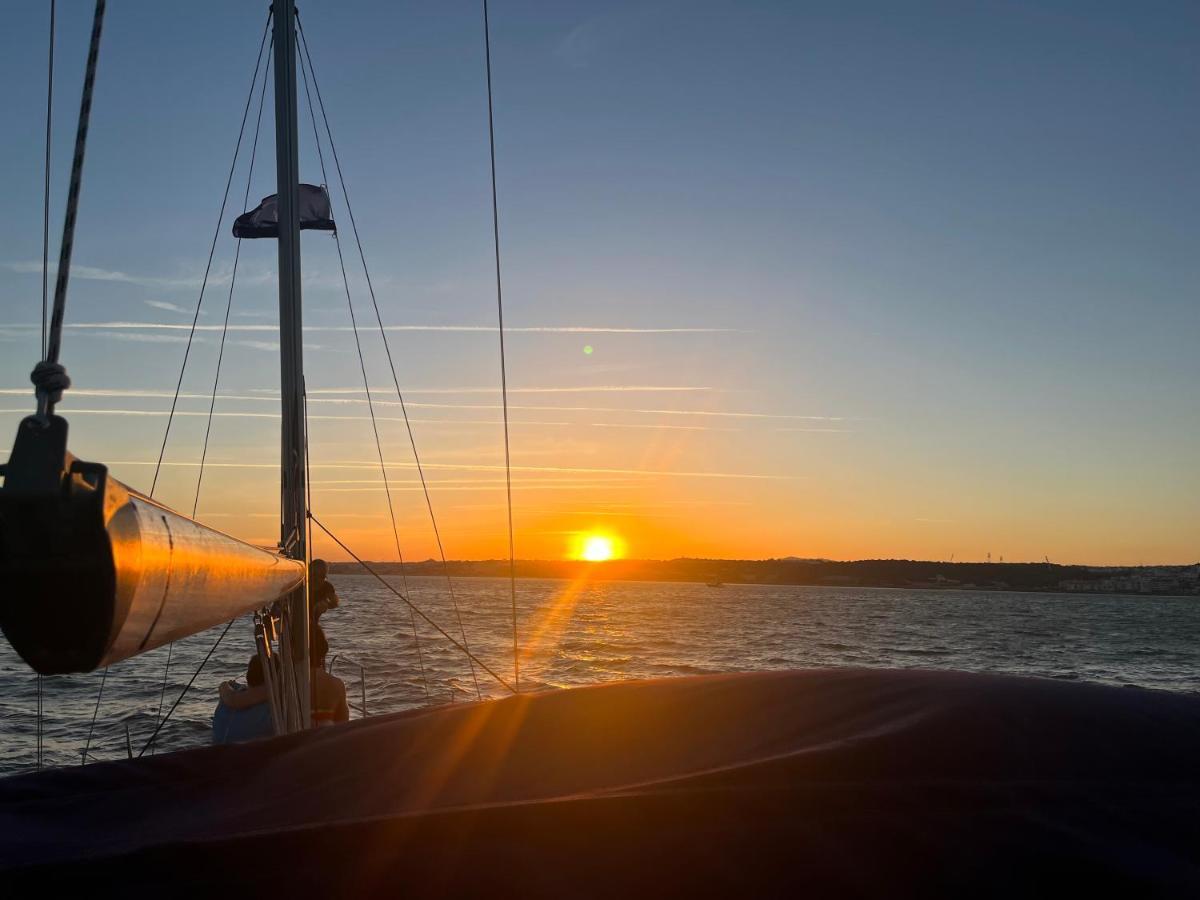 Stay In A Boat - Lisboa 外观 照片