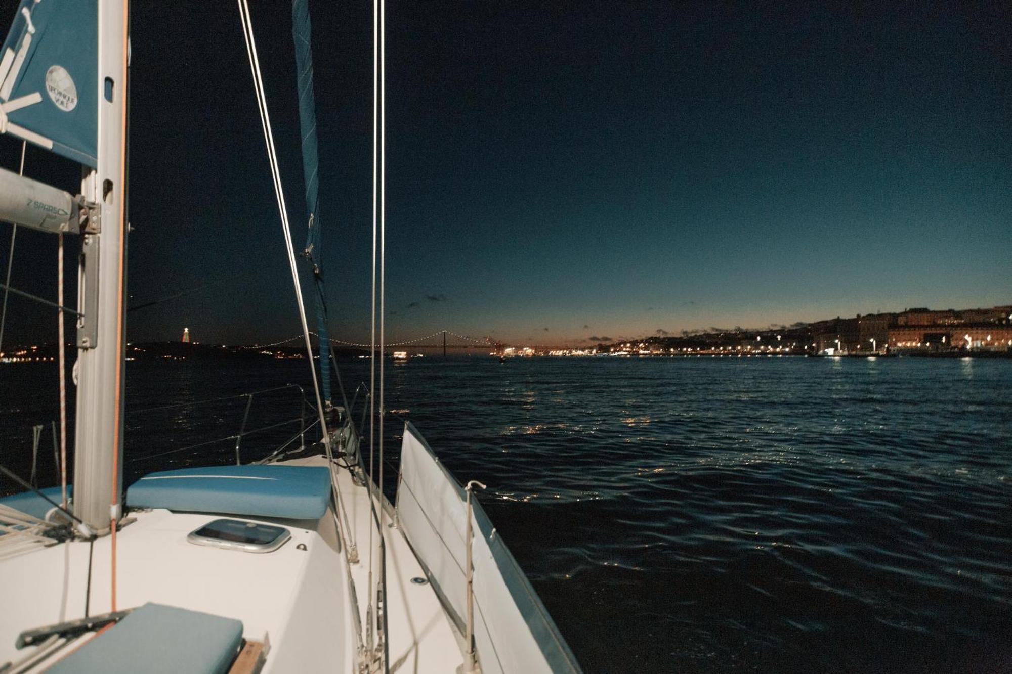 Stay In A Boat - Lisboa 外观 照片